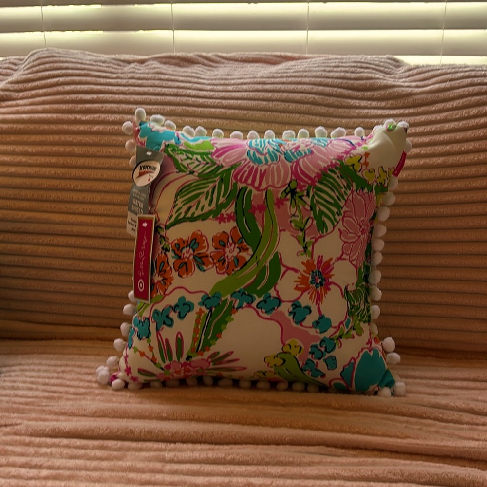 Lilly Pulitzer decorative pillow, indoor / outdoor. NWT